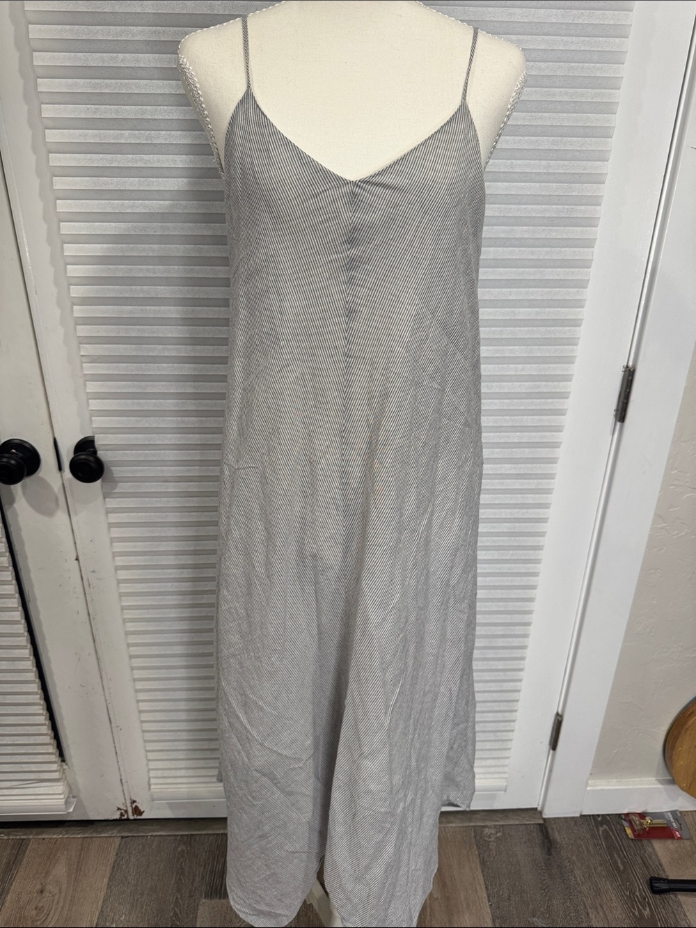 Tahari Arthur S Levine Light Gray Spaghetti Strap Slip Dress CB0906
